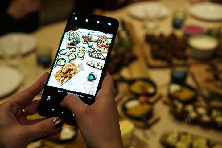 a hand holding a cellphone