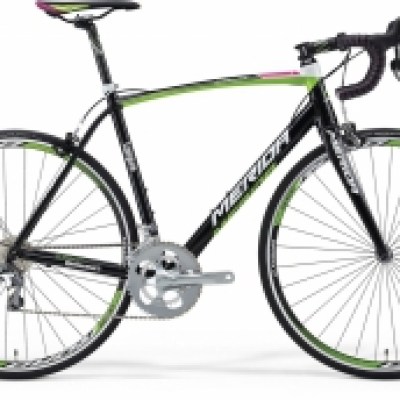 a bicycle leaning against a wall