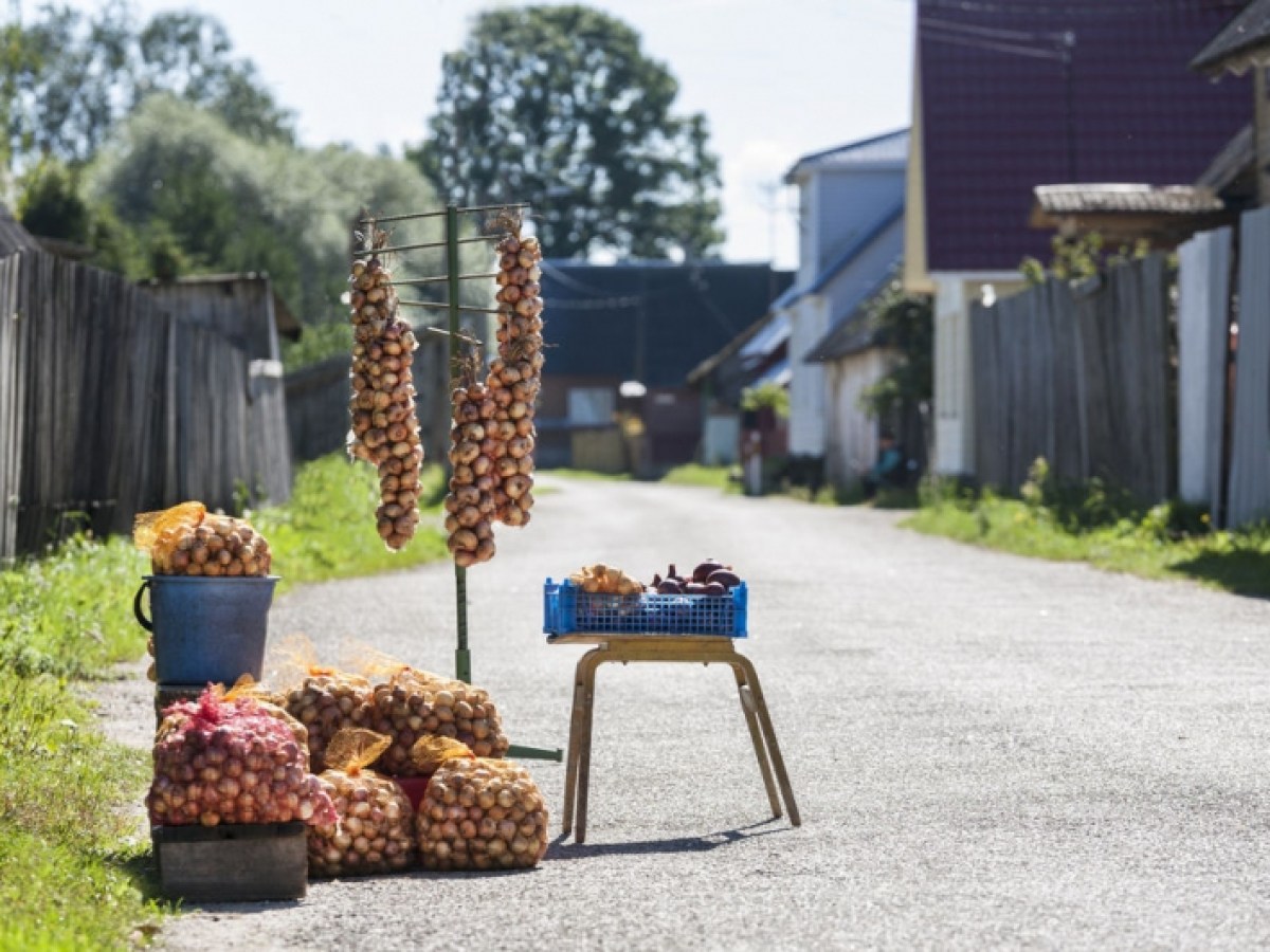 a bench in front of a building