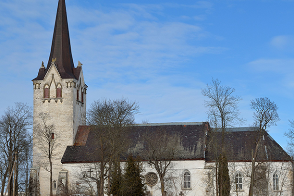 a small clock tower in front of a house