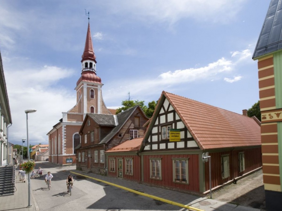 a house that is parked on the side of a building