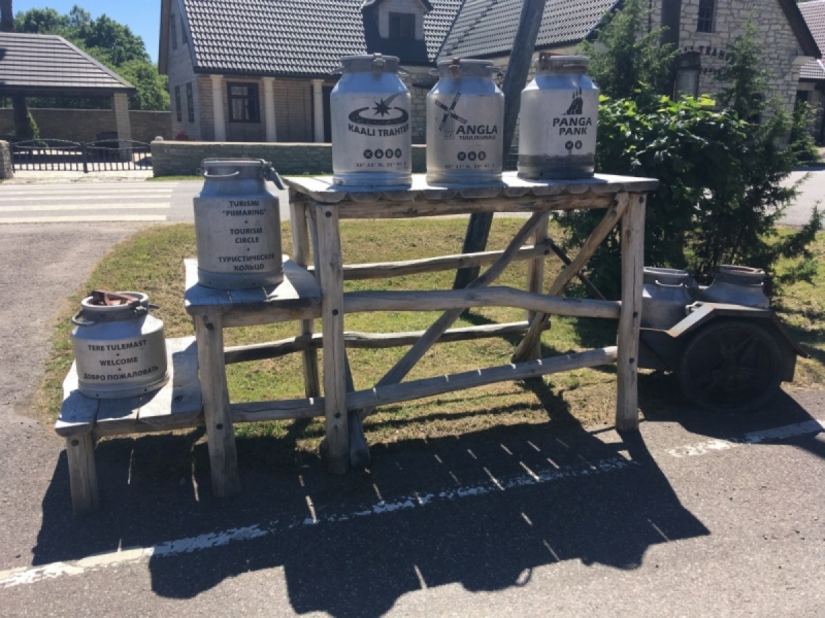 a bench in front of a building