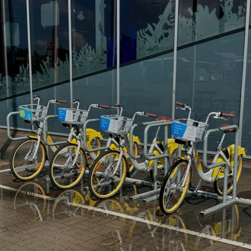 a bicycle parked on the side of a building